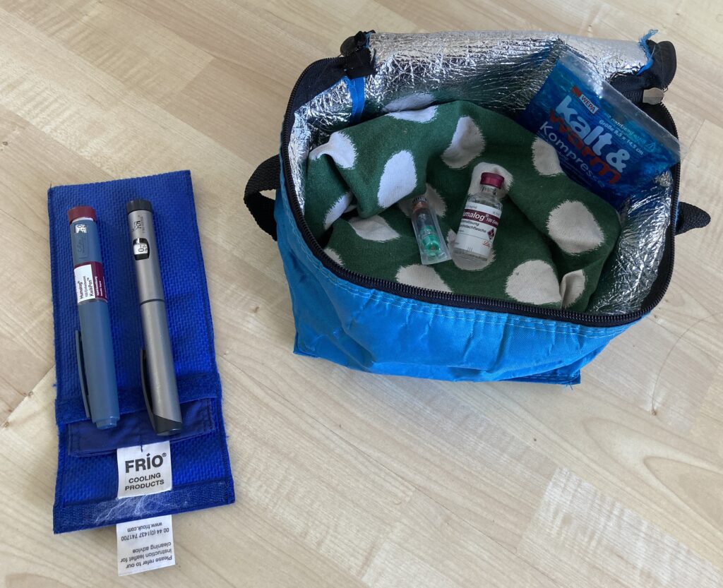 Für die Lagerung von Insulin bei Hitze gibt es praktische Hilfsmittel: FRIO-Pack, Kühltasche, Kühlpack